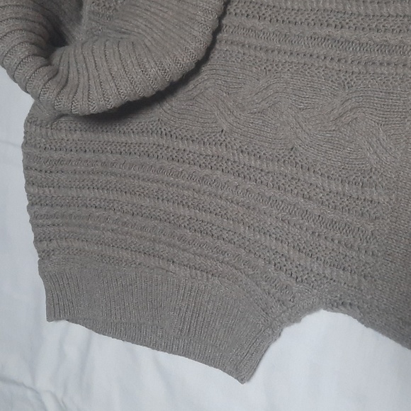 Banana Republic gray/tan short sleeve cowl neck sweater size XL - Picture 2 of 7